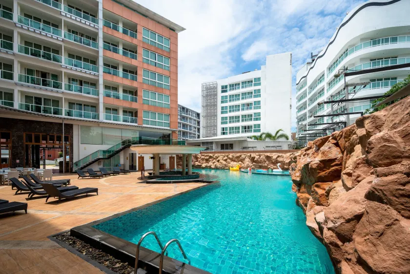 Centara Nova Hotel Pattaya - Image 1