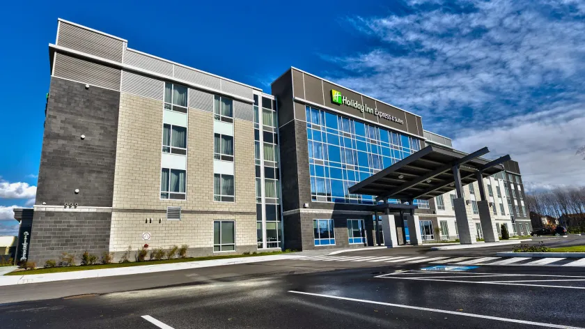 Holiday Inn Express & Suites Vaudreuil-Dorion by IHG - Image 1