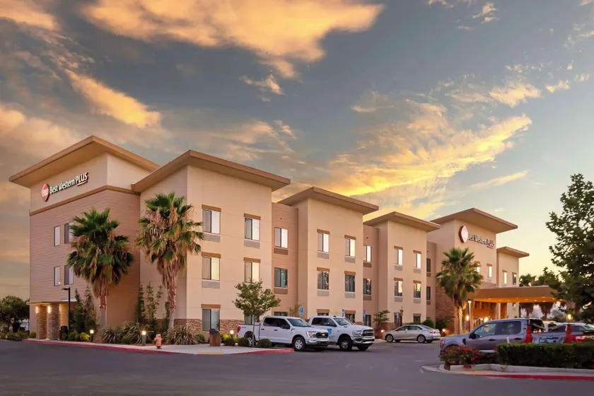 Best Western Plus Coalinga Inn - Image 1