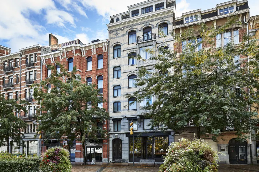 Urban Yard Hotel - Image 1