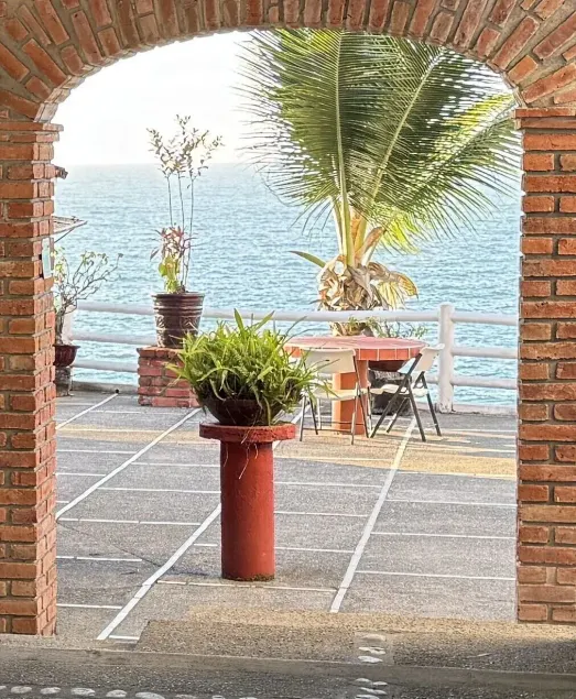 Traditional Sierra Leon Oceanfront Rooms - Adults Only - Image 1