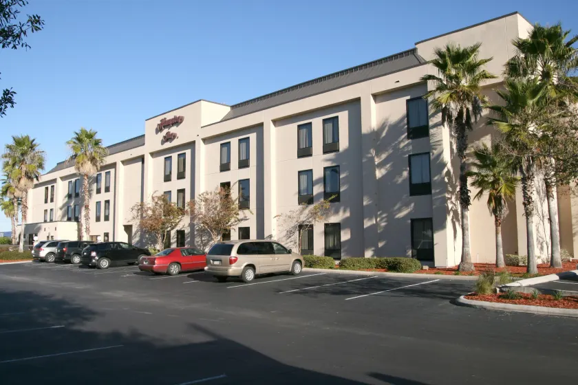 Hampton Inn Spring Hill - Image 1