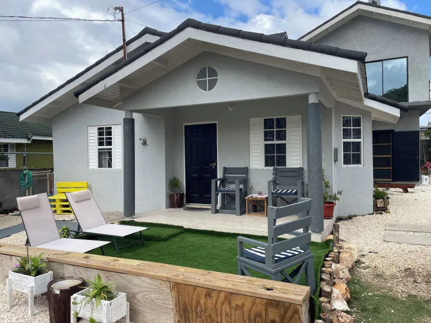 Sians Starfruit Villa - Image 1