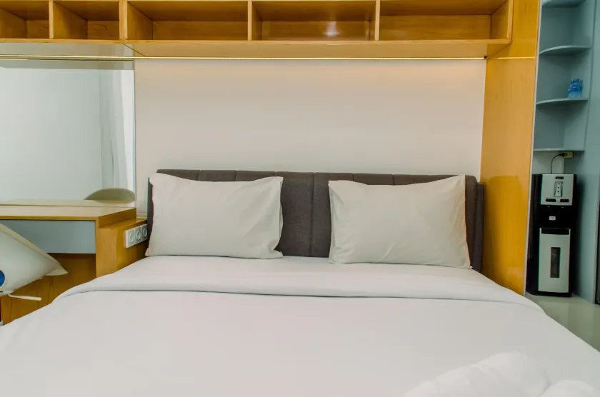 Nice and Elegant Studio near Campus at Pacific Garden Alam Sutera Apartment By Travelio - Værelse