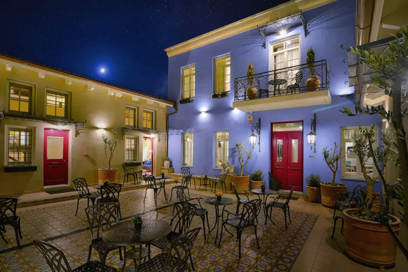 Hotel Antique - Image 1