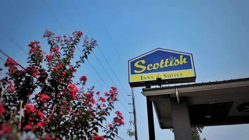 Scottish Inns & Suites Shenandoah Woodlands Mall - Image 1