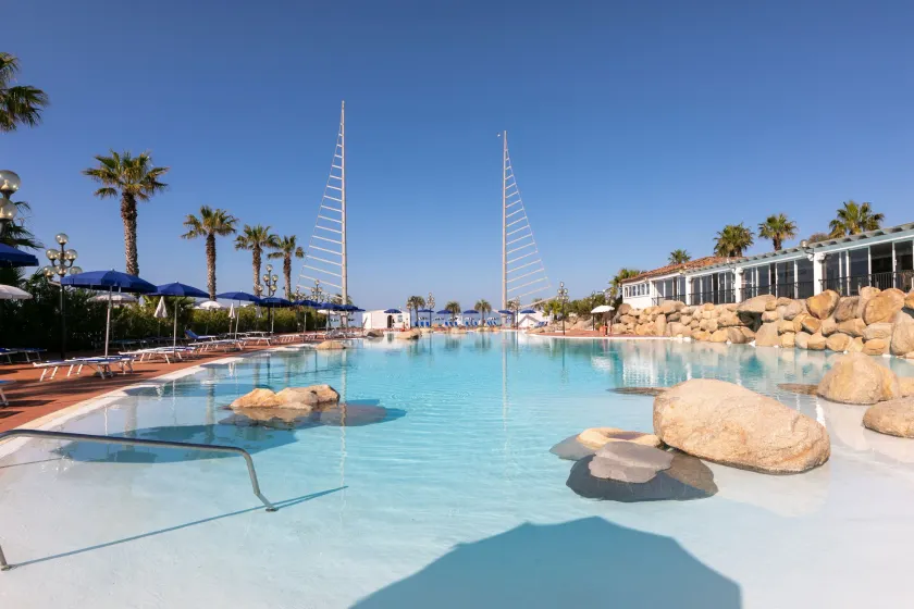 Phi Hotel Sighientu - Image 1