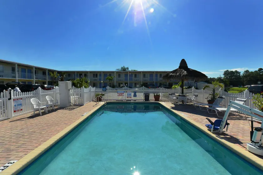 Americas Best Value Inn Bradenton-Sarasota - Image 1