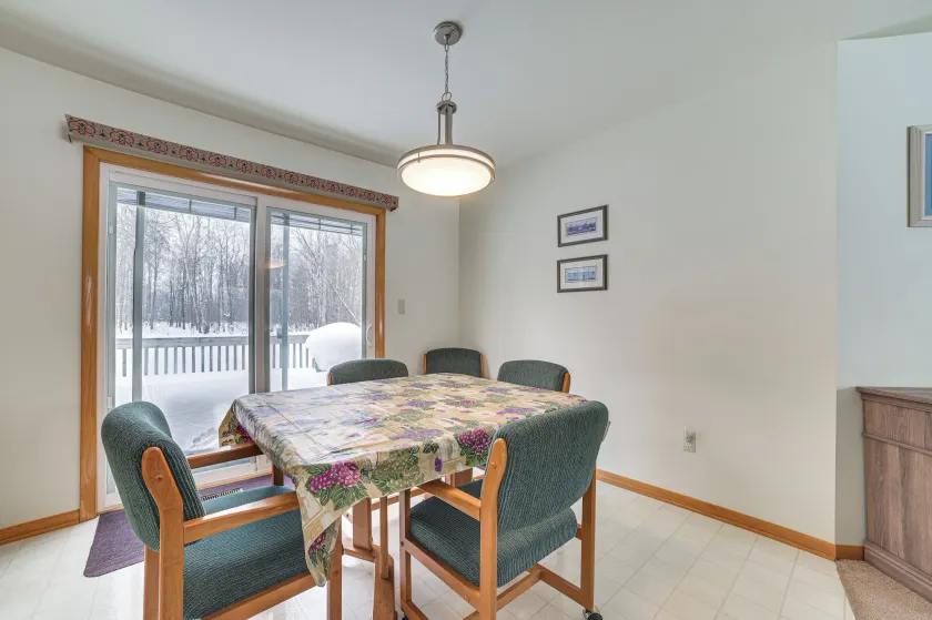 Cozy Mancelona Home: Ski, Golf & Snowmobile! - Innvendig