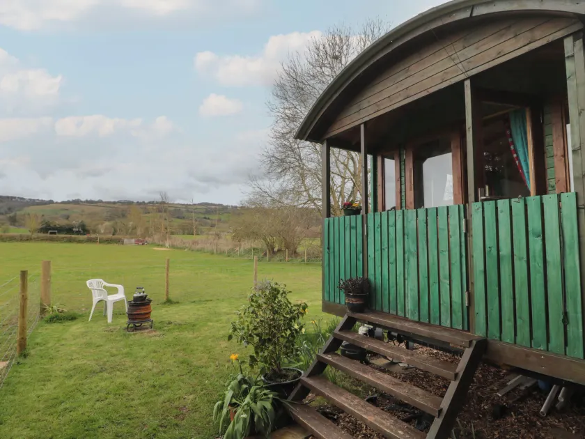 Harri's Hut - Image 1