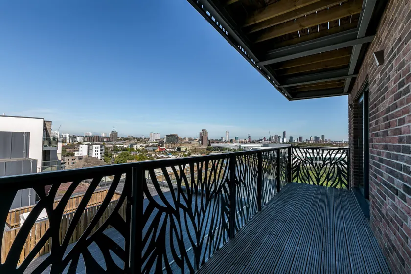 London Riverview - Canary Wharf - Excel - Image 1