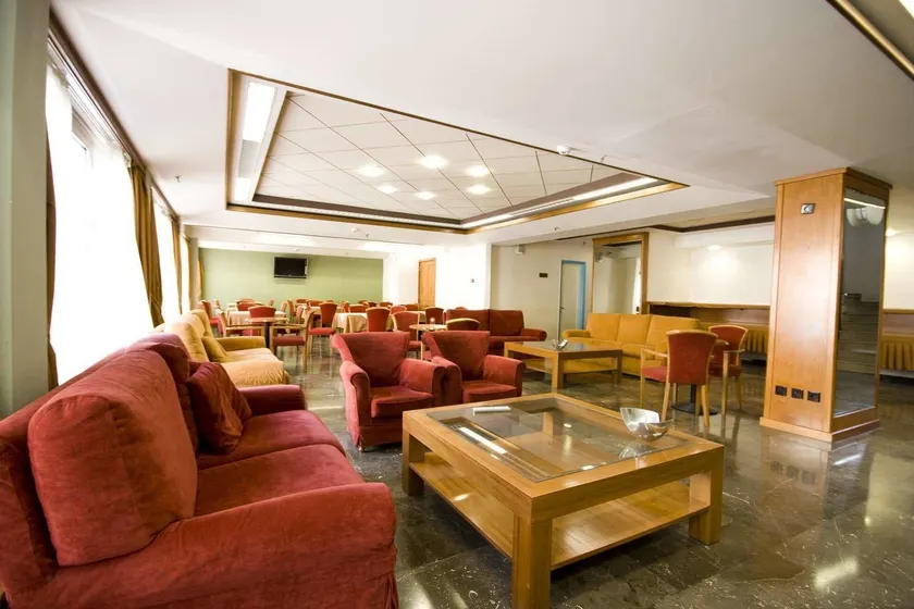Diana Hotel - Image 1