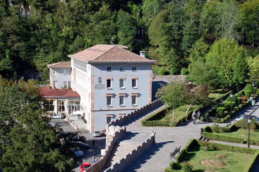 Arcea Gran Hotel Pelayo - Image 1