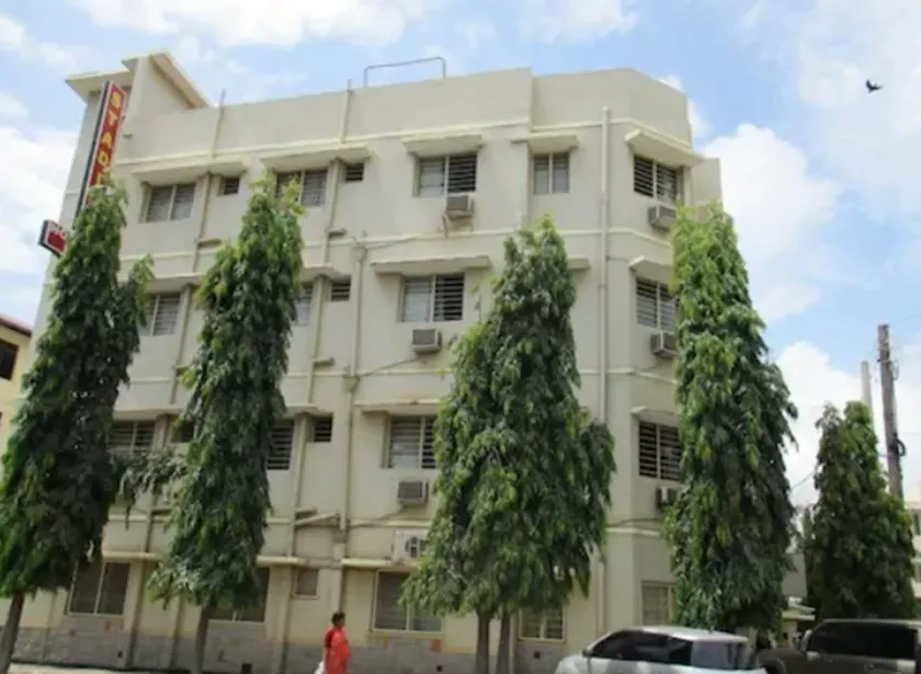 Stadium Holiday Inn Mombasa - Image 1