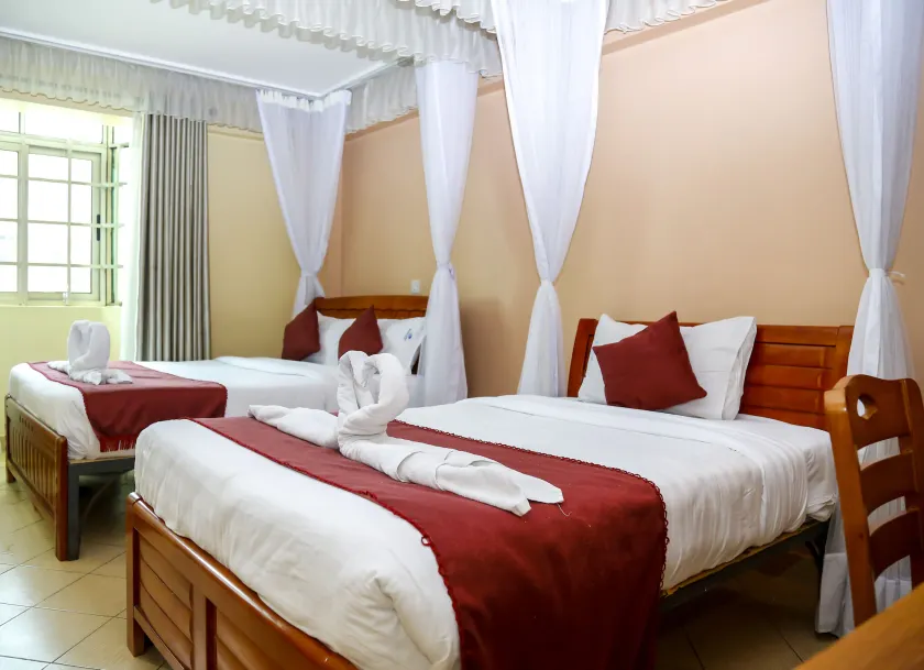 Decasa Hotel - Image 1