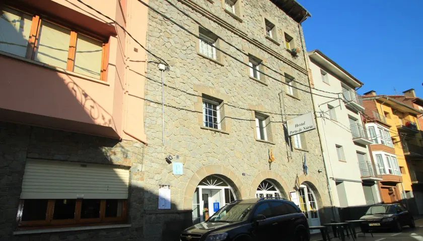 Hostal Porta De Núria - Image 1