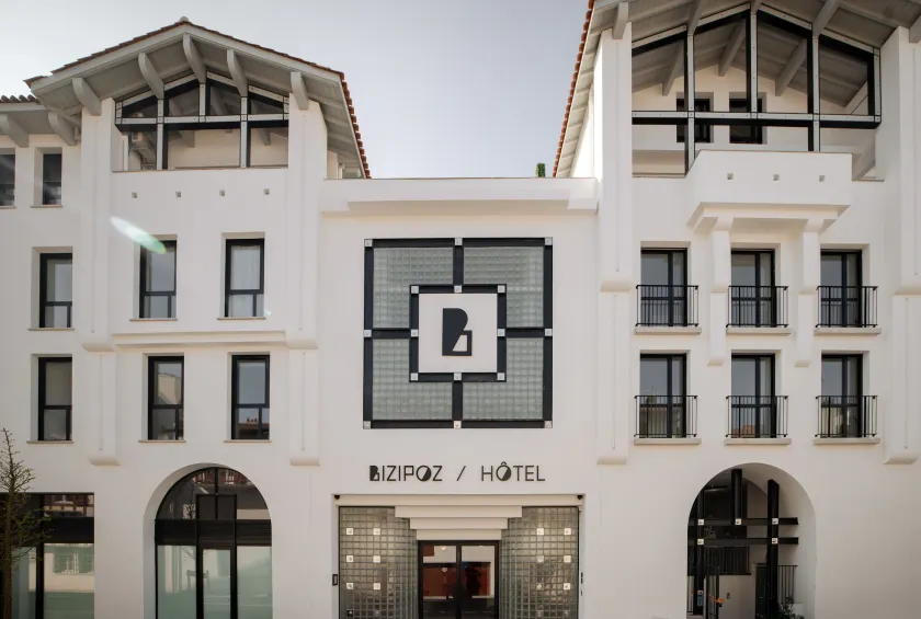 Bizipoz Hôtel - Image 1