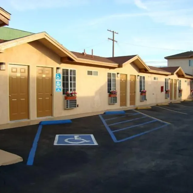 La Bonita Inn Motel - Image 1