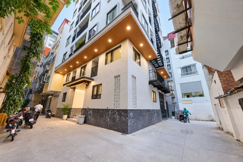 Townhouse Nguyen Chi Thanh Central Apartment - Image 1