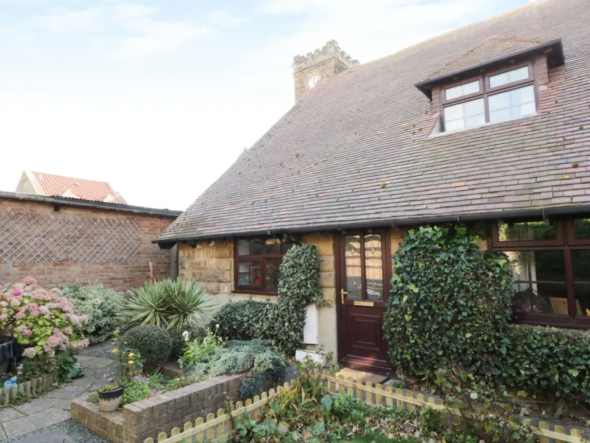 Glebe Hall Apartment - Image 1