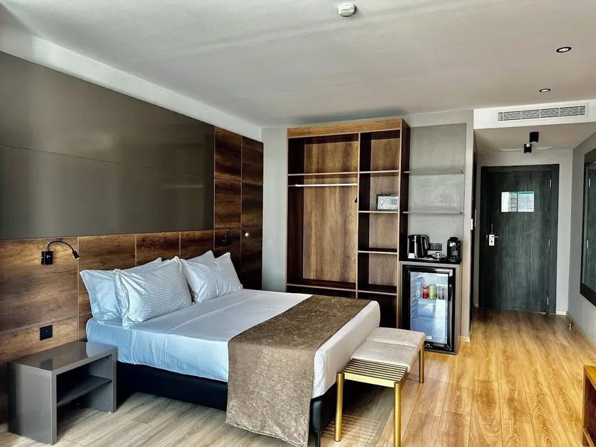 ONYX By Luna Hotel - Image 1