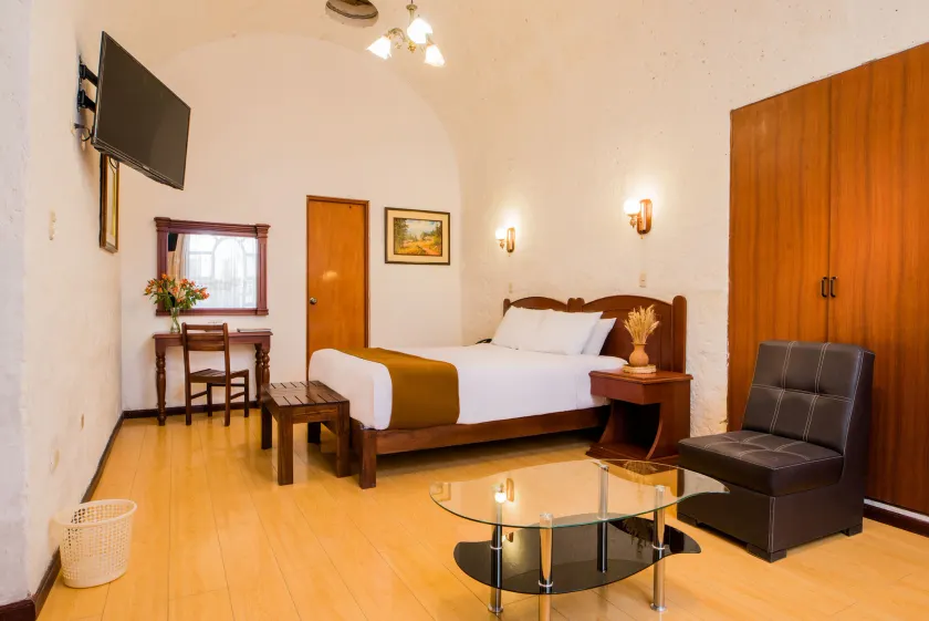 Santa Marta Hotel - Image 1