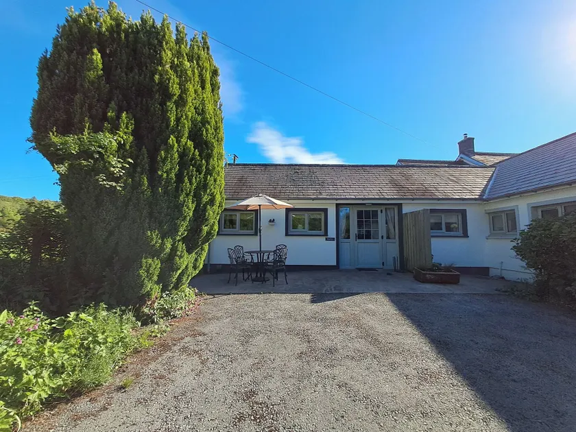 Dinefwr Cottage - Image 1