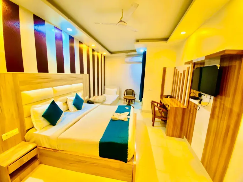 Hotel Aman Inn - Image 1
