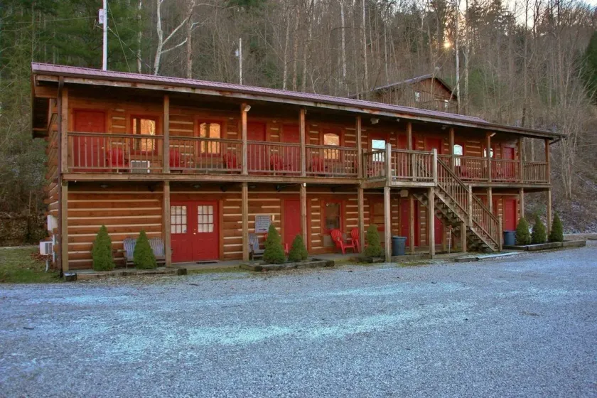 Black Bear Lodge Motel - Image 1
