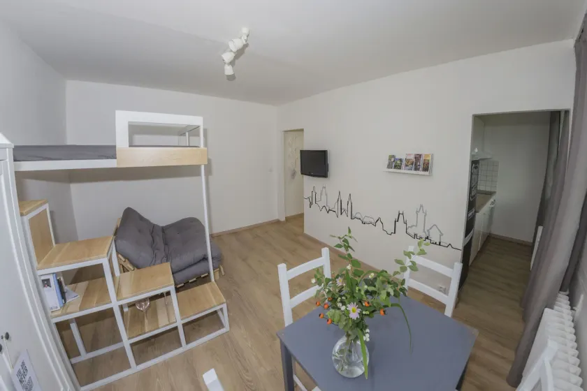 Fresh Studio Flat - Image 1