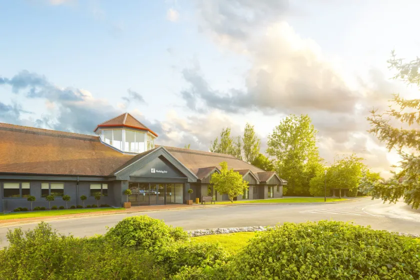 Holiday Inn Aylesbury by IHG - Image 1