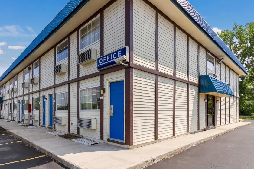 Motel 6-Rossford, OH - Image 1