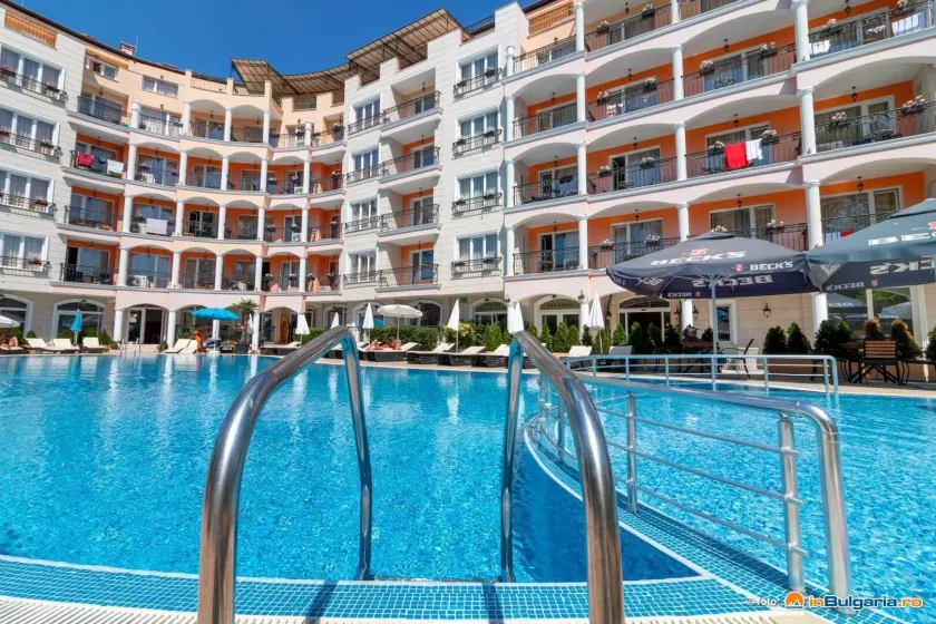 Avenue Deluxe Hotel - Image 1