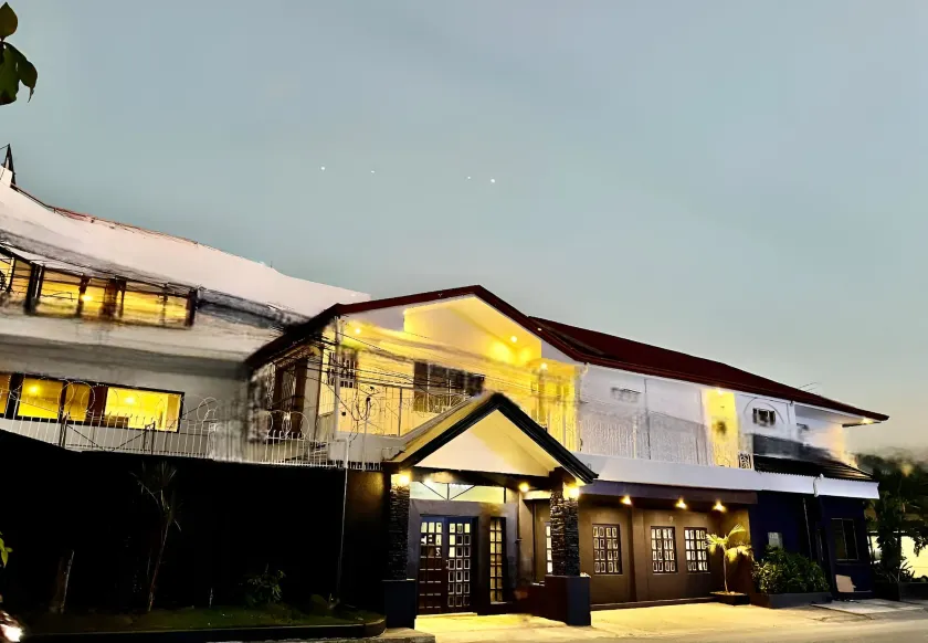 Bluewing Hotel Angeles powered by Cocotel - Image 1