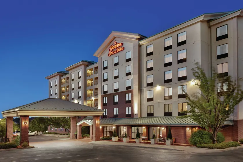 Hampton Inn & Suites Denver - Cherry Creek - Image 1