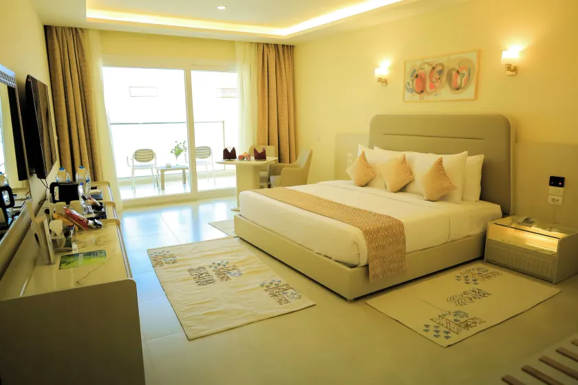 Concorde Moreen Beach Resort - Image 1