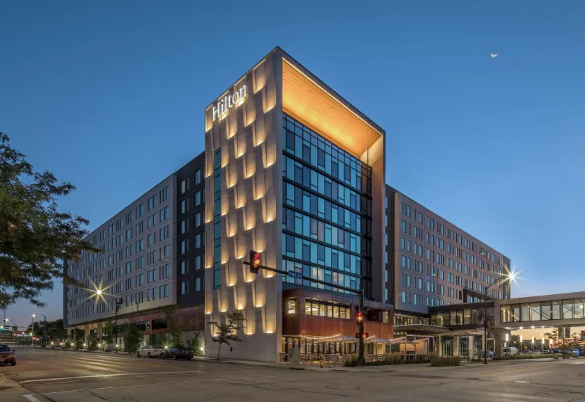 Hilton Des Moines Downtown - Image 1