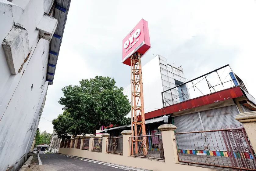 OYO 1706 Hotel H&w Solo - Image 1