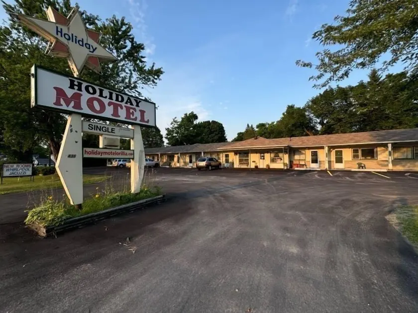 Holiday Motel - Image 1