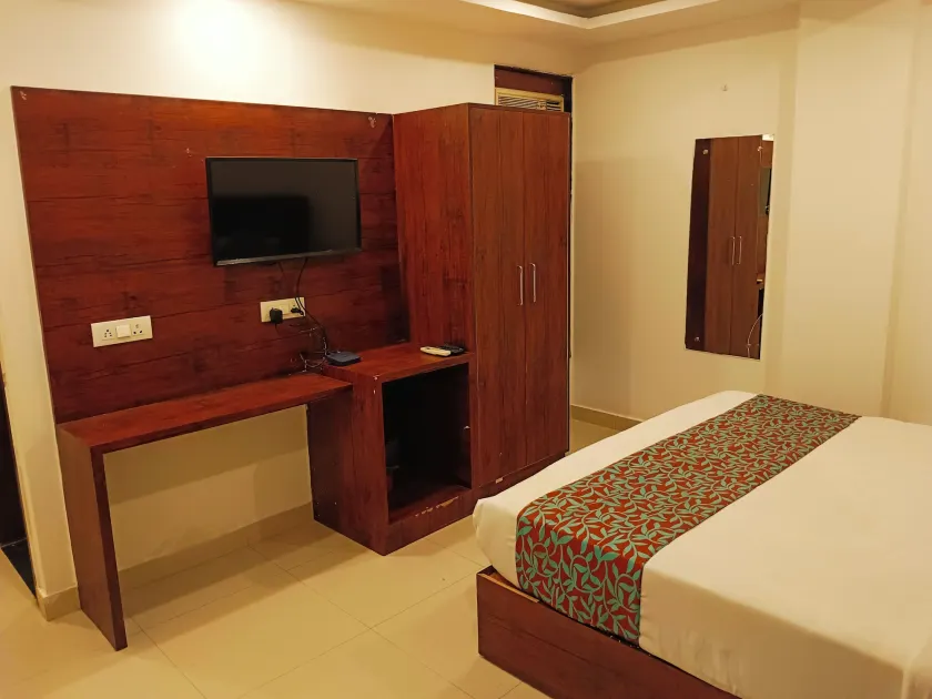 Hotel DSR Caves Near IGI Airport Delhi - Room