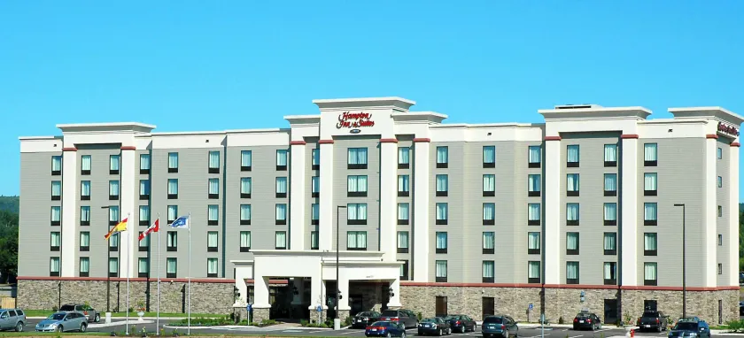 Hampton Inn & Suites by Hilton Moncton - Image 1