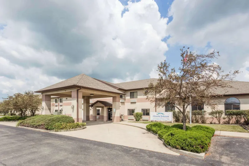 Howard Johnson by Wyndham Manteno - Image 1