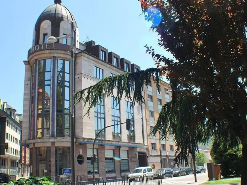 Hotel Mieres del Camino - Image 1