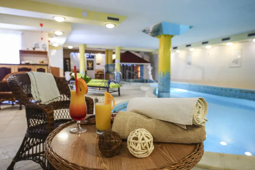 Hotel Korona Wellness, Rendezvény és Borszálloda - Image 1