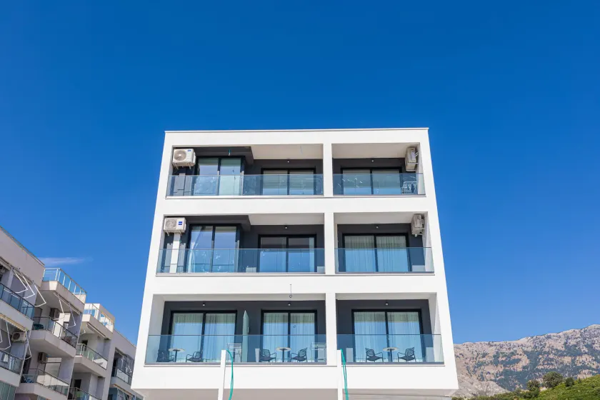 B&B Champagne Vlore Bay - Image 1