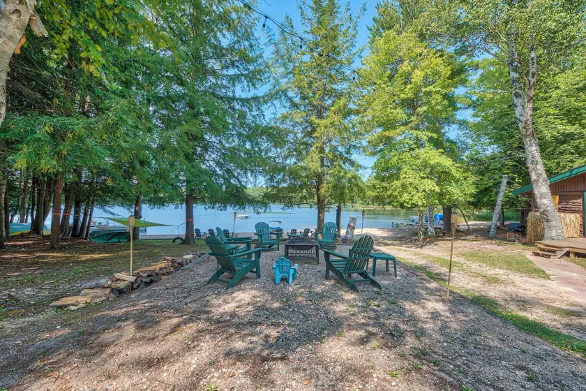 Beach + Game Room Access: Lakefront Levering Cabin - Interiör