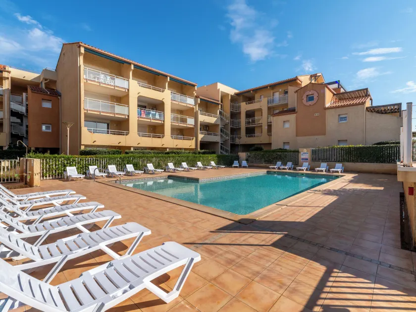 Apartamento apto para niños con jardín y piscina | Vistas a la piscina | Al lado de la playa | Admite perro - Image 1