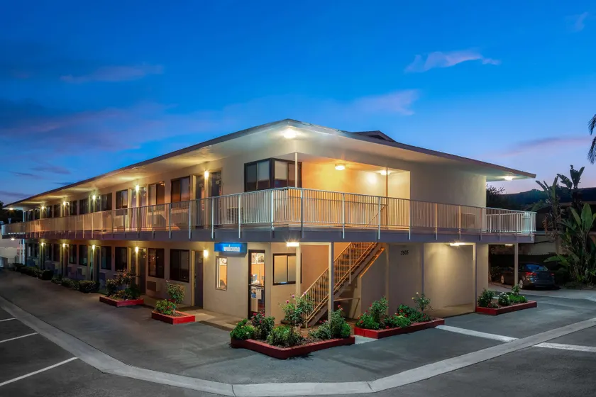 Motel 6 Santa Barbara, CA - State Street - Image 1