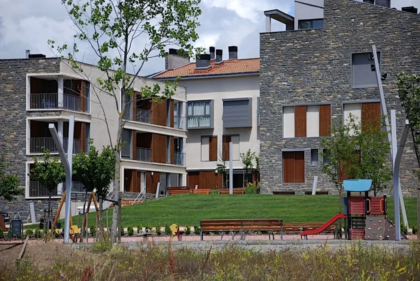 Pre-pyrenees Privileged Site For Hiking, Excursions And Skiing - Image 1