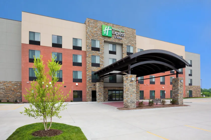 Holiday Inn Express & Suites Davenport by IHG - Image 1